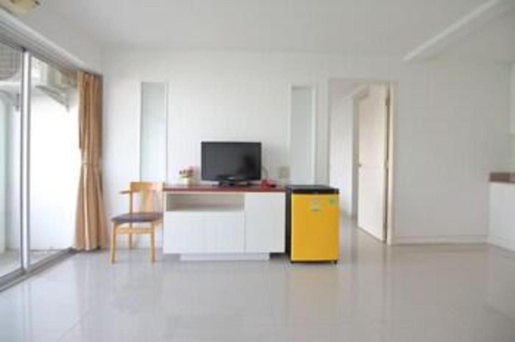 Oyo 498 Ladawan Hotel Bangkok