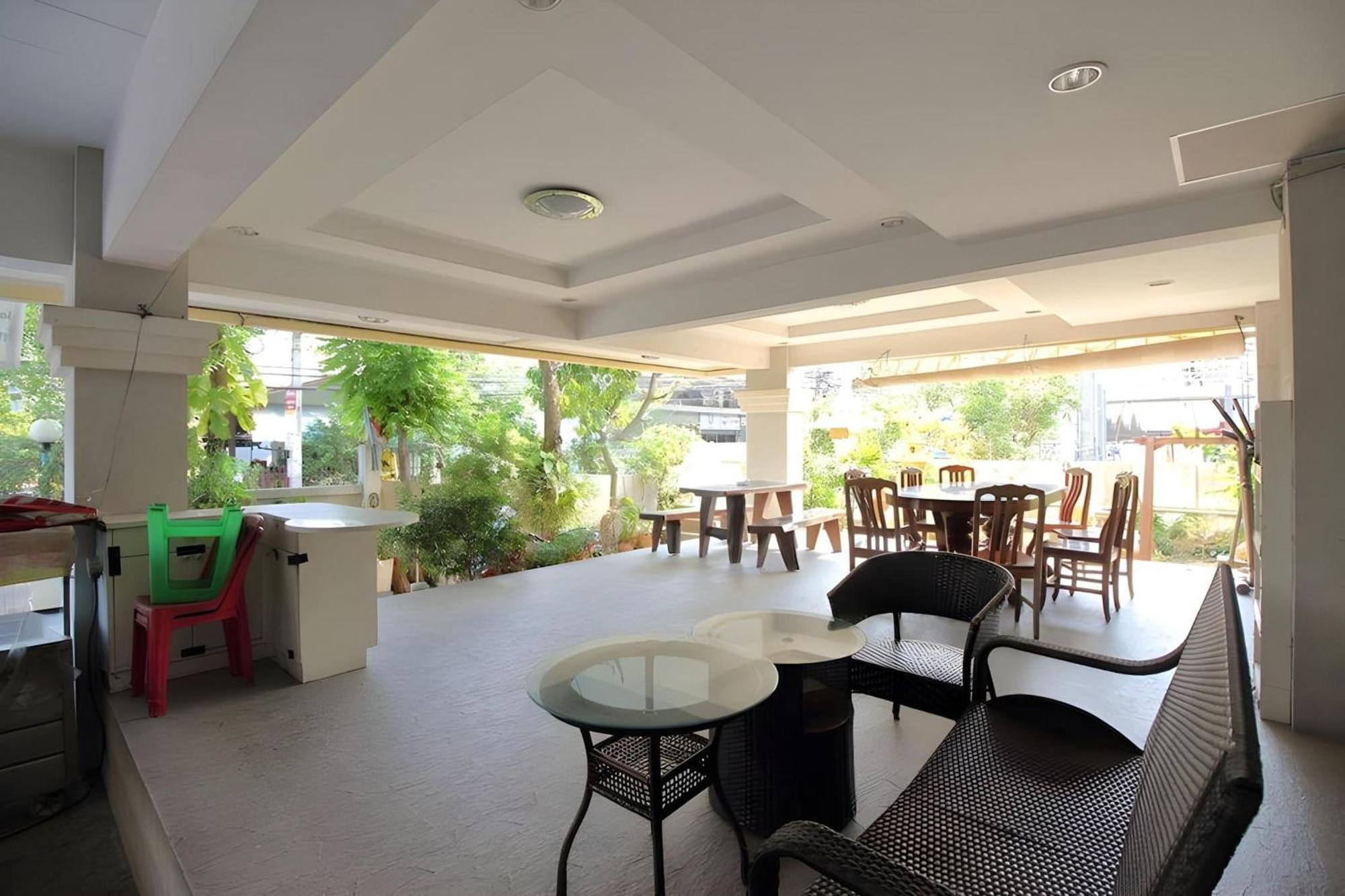 Oyo 498 Ladawan Hotel